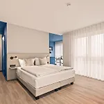 Motel42-temporary Living 3*