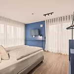 Motel42-temporary Living