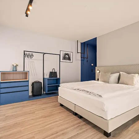 Motel42-temporary Living מלון דירות
