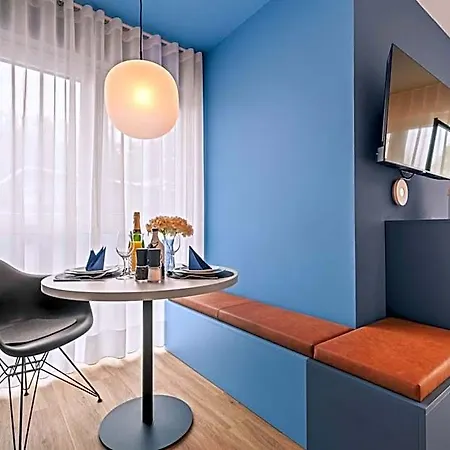 Hotel apartamentowy Motel42-temporary Living 3*