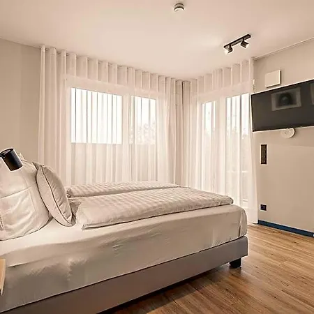 Motel42-temporary Living 3* Friedrichshafen